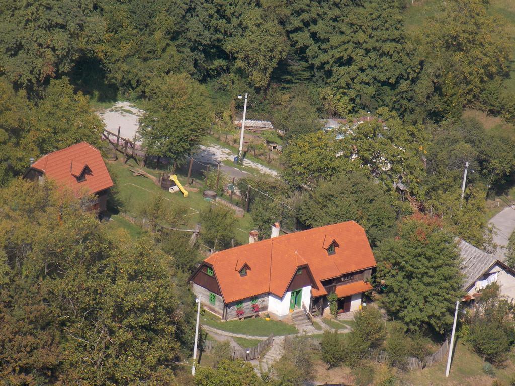 Apartmani Etno Kuca Pod Okicem Samobor Bilik gambar