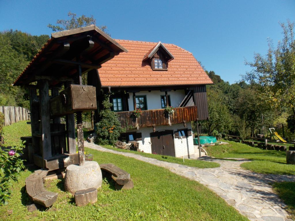 Apartmani Etno Kuca Pod Okicem Samobor Bilik gambar