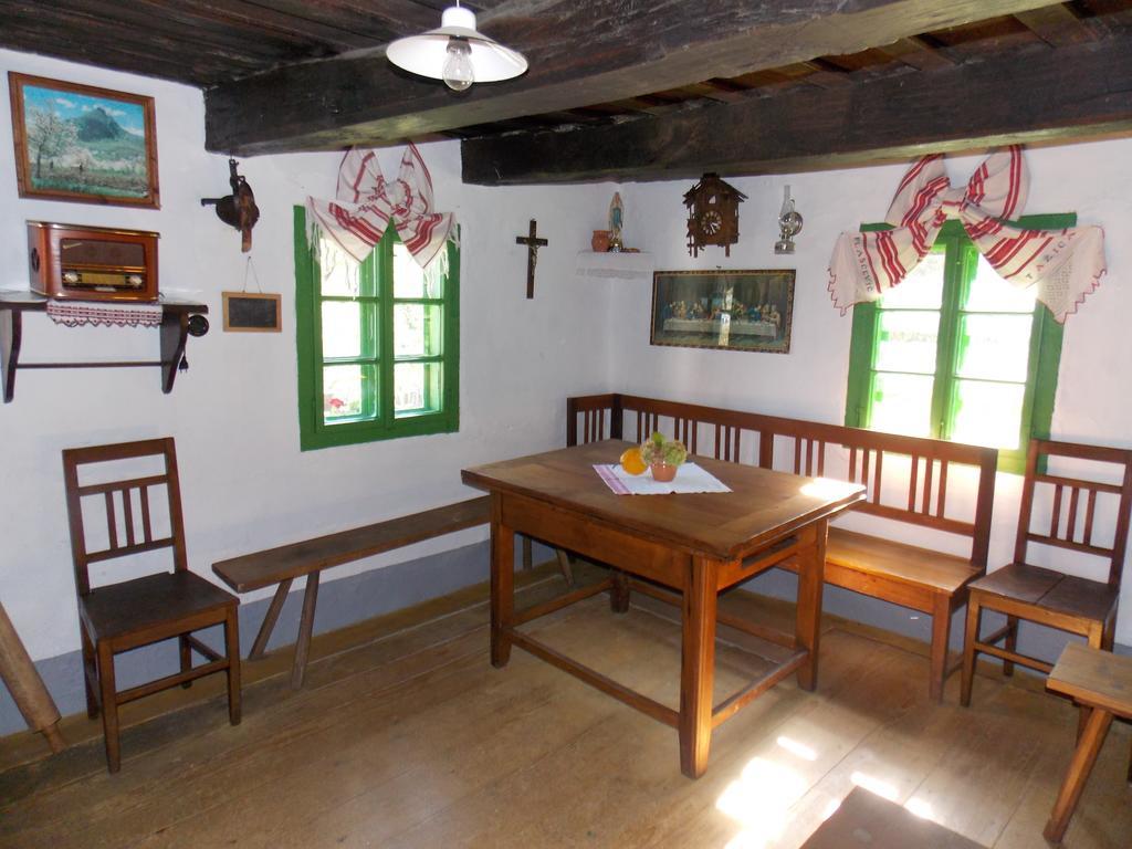 Apartmani Etno Kuca Pod Okicem Samobor Bilik gambar