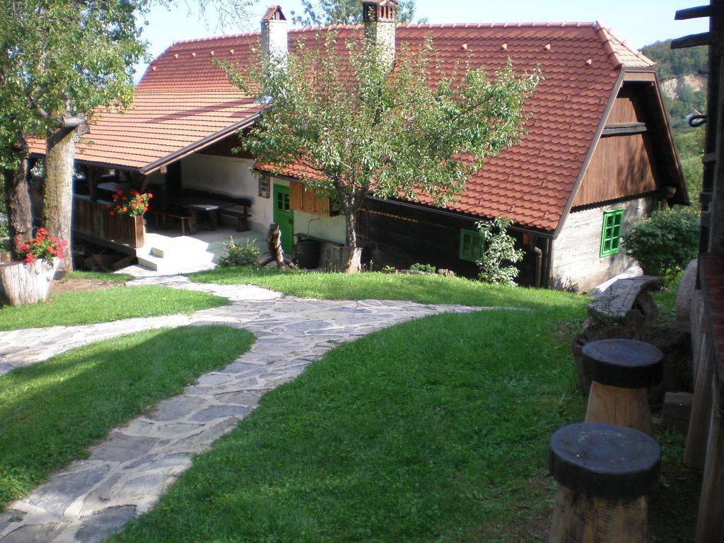 Apartmani Etno Kuca Pod Okicem Samobor Bilik gambar